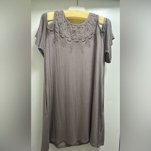 🟢Open shoulder dress NWT size medium🟢